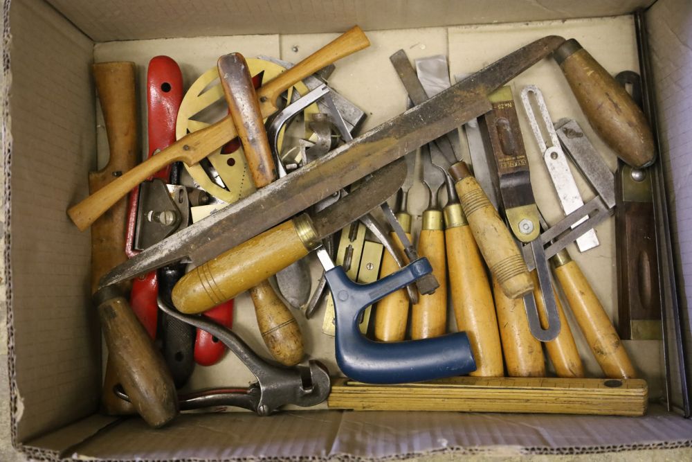 A Victorian beech handled draw knife, length 18 inch, two wood spoke shaves, large beech hooked draw knife, a plate saw set, two